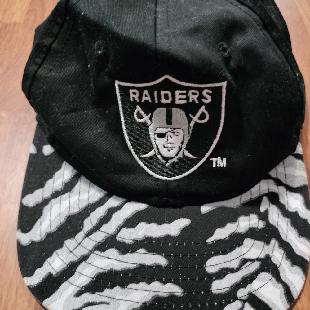 Black and White Raiders Cap Novel Teez Clean NFL Vintage